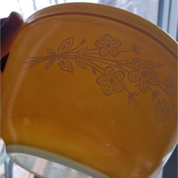 Vintage Pyrex Butterfly Gold 402 1.5L Small Mixing Bowl Yellow Retro 70s - Picture 8 of 9